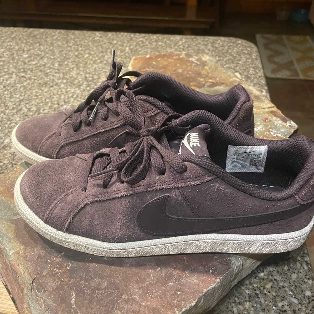 Women’s casual lifestyle Nike shoes. Plum/purple color. Size 8.